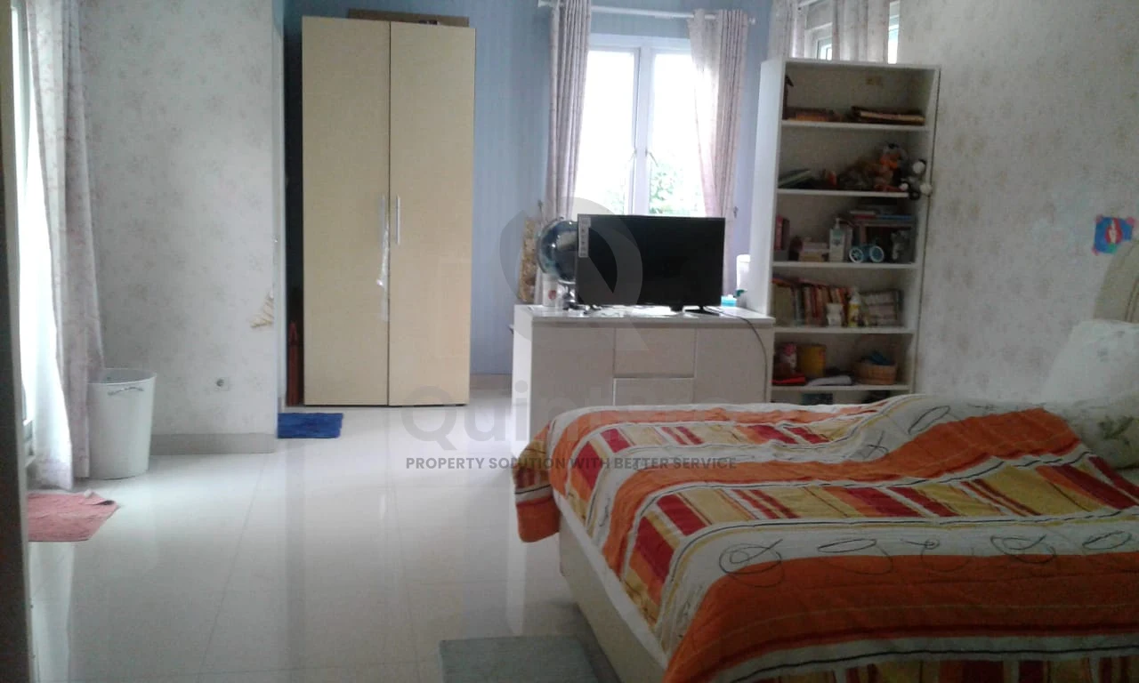 Rumah 4+1KT De Latinos BSD, 2 Lantai SHM Halaman Asri One Gate System — foto 4