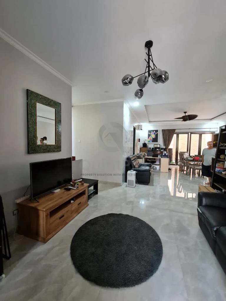 Rumah 4+1KT di Sevilla BSD City, 2 Lantai Granit Semi-Furnished SHM — foto 2