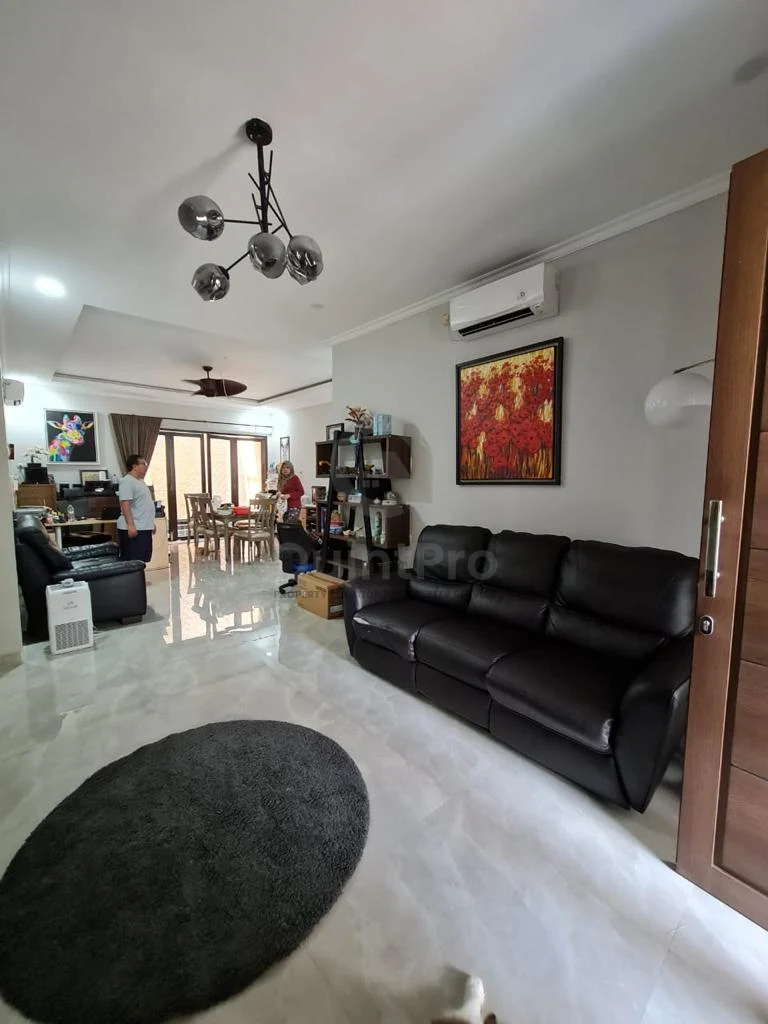 Rumah 4+1KT di Sevilla BSD City, 2 Lantai Granit Semi-Furnished SHM — foto 3
