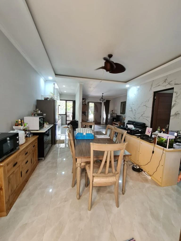 Rumah 4+1KT di Sevilla BSD City, 2 Lantai Granit Semi-Furnished SHM — foto 5