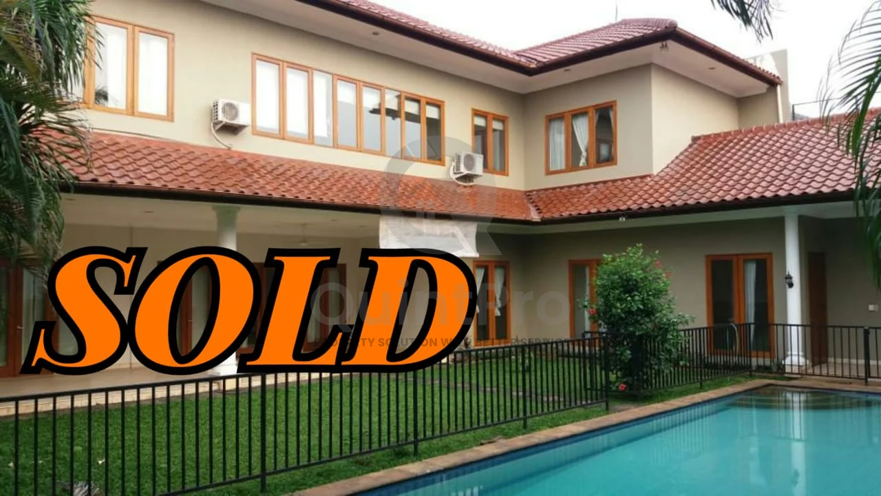 Rumah 4+3KT di Ampera Kemang, 2 Lantai Kolam Renang SHM Semi-Furnished