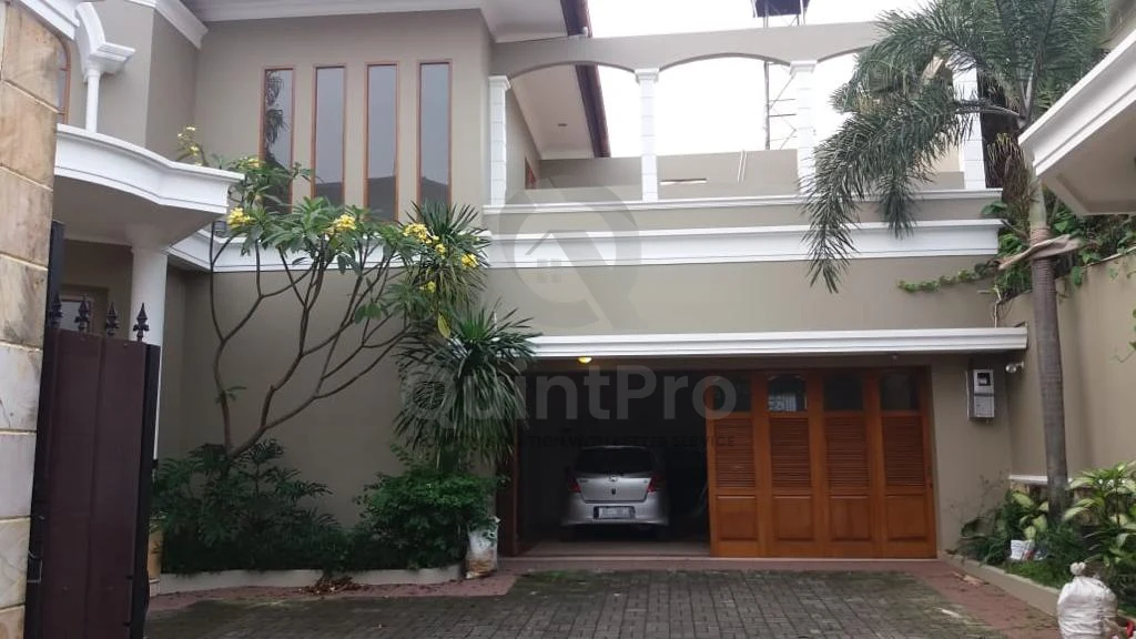 Rumah 4+3KT di Ampera Kemang, 2 Lantai Kolam Renang SHM Semi-Furnished — foto 3