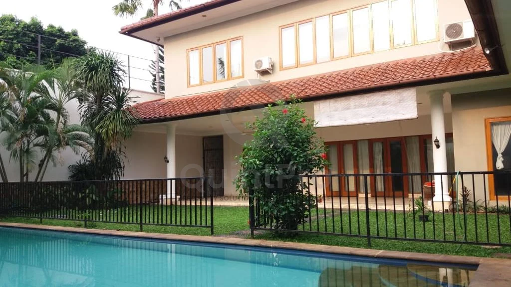 Rumah 4+3KT di Ampera Kemang, 2 Lantai Kolam Renang SHM Semi-Furnished — foto 4
