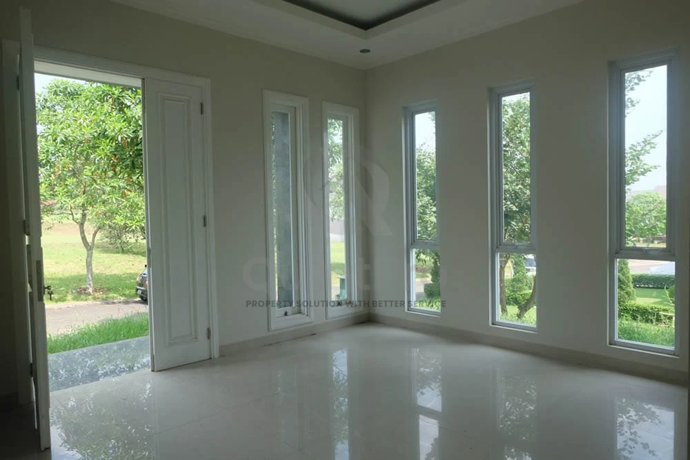 Rumah Modern 4+1KT di De Latinos BSD, 5 Menit Stasiun Rawa Buntu SHM — foto 2