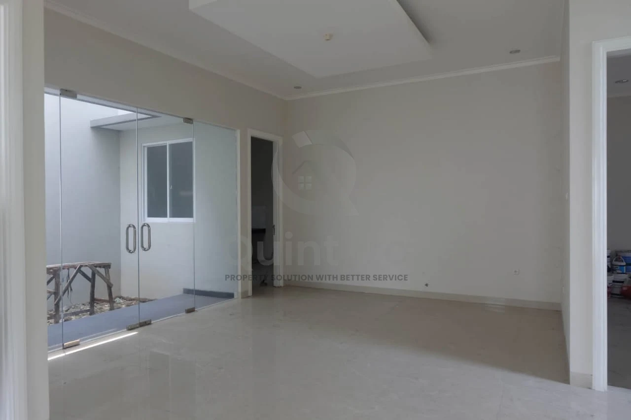 Rumah Modern 4+1KT di De Latinos BSD, 5 Menit Stasiun Rawa Buntu SHM — foto 3