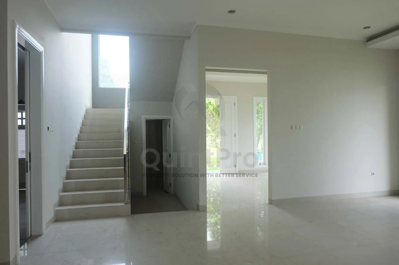 Rumah Modern 4+1KT di De Latinos BSD, 5 Menit Stasiun Rawa Buntu SHM — foto 4
