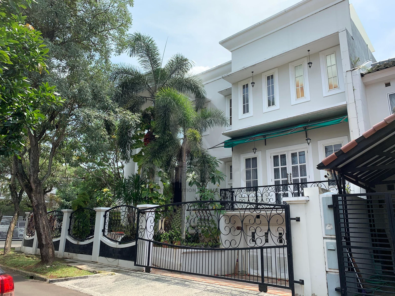 Rumah 4+2KT di Puspita Loka BSD, 2 Lantai Semi-Furnished Bebas Banjir