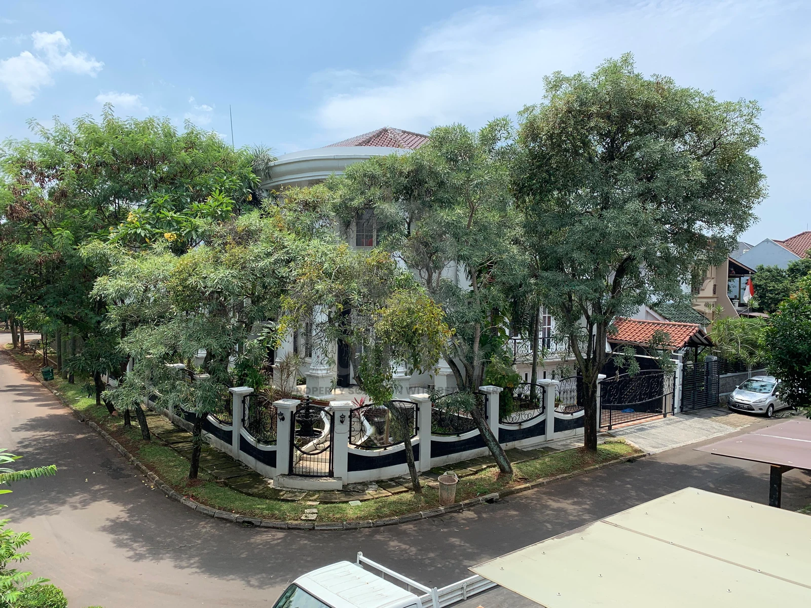 Rumah 4+2KT di Puspita Loka BSD, 2 Lantai Semi-Furnished Bebas Banjir — foto 2