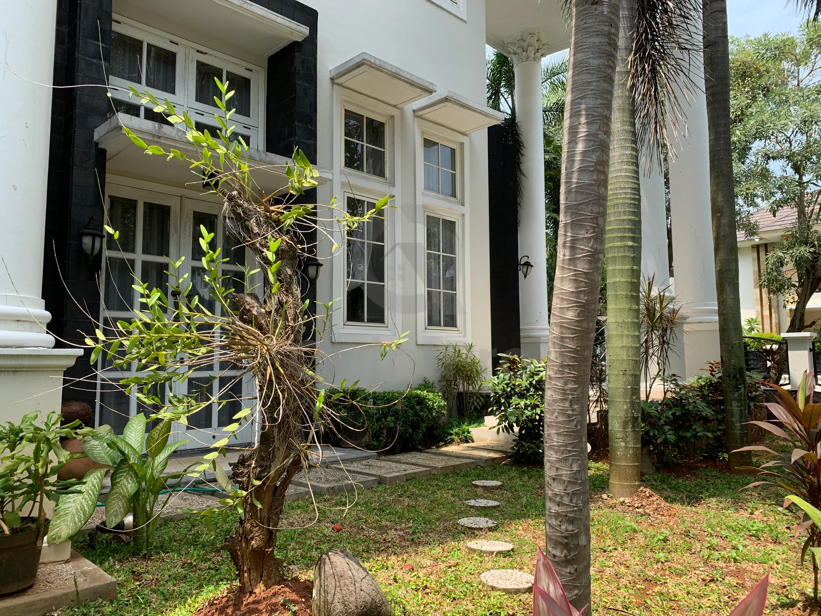 Rumah 4+2KT di Puspita Loka BSD, 2 Lantai Semi-Furnished Bebas Banjir — foto 3