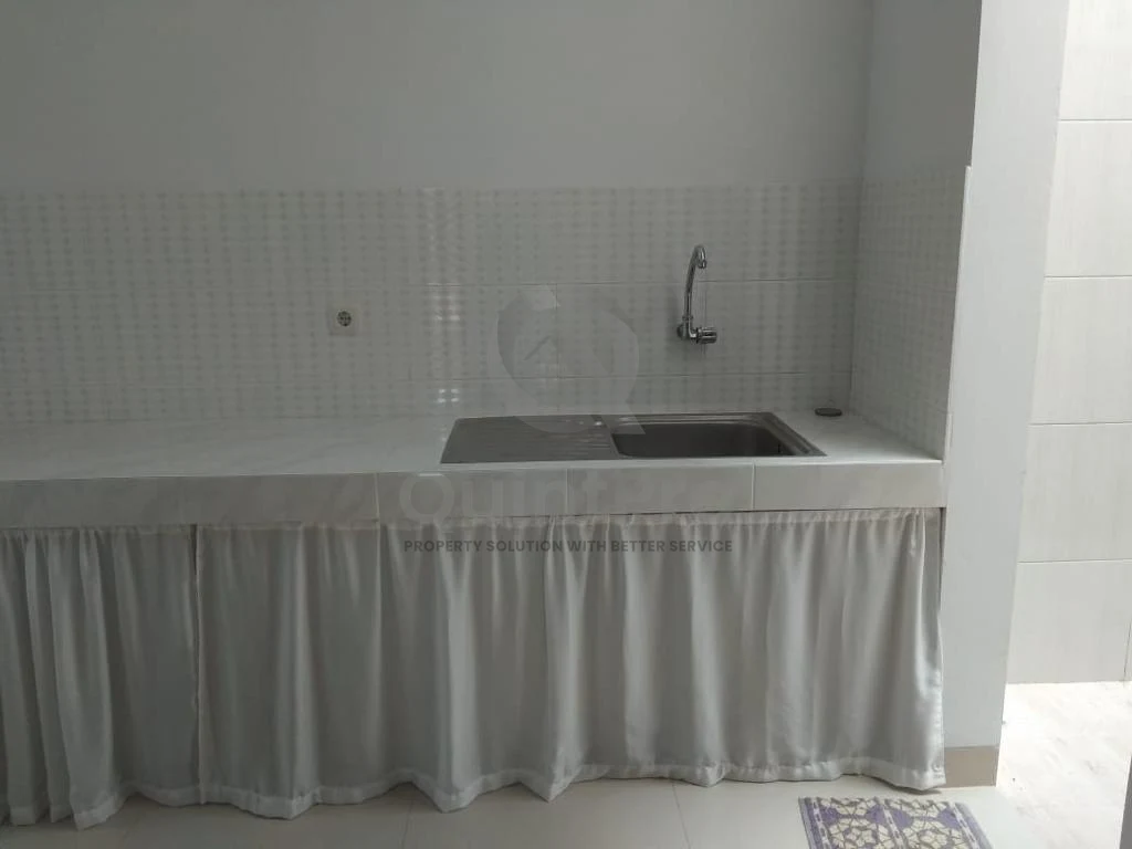 Rumah 3KT 2KM Disewa di The Icon BSD City, Modern Minimalis Carport Luas — foto 4