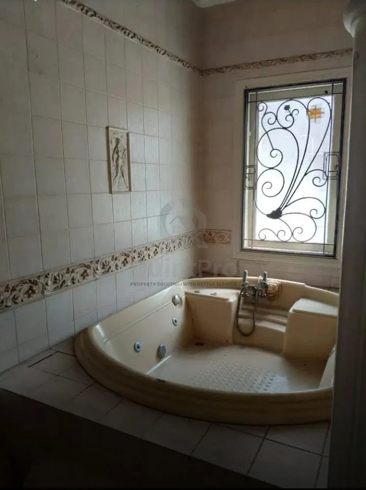 Rumah 6+1KT 780m² di Tirta Golf BSD City, 3 Lantai Modern SHM — foto 5