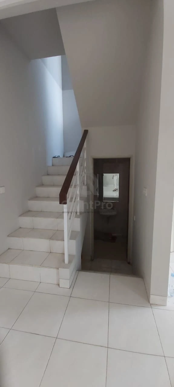 Rumah 4KT 2 Lantai Disewa di Foresta BSD City, Halaman Hijau Asri — foto 5