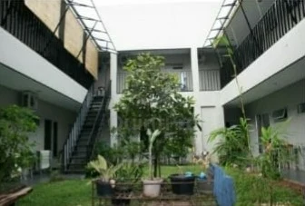 Kost 30KT SHM di Sawah Lunto Manggarai, 2 Lantai Garden Luas Semi-Furnished