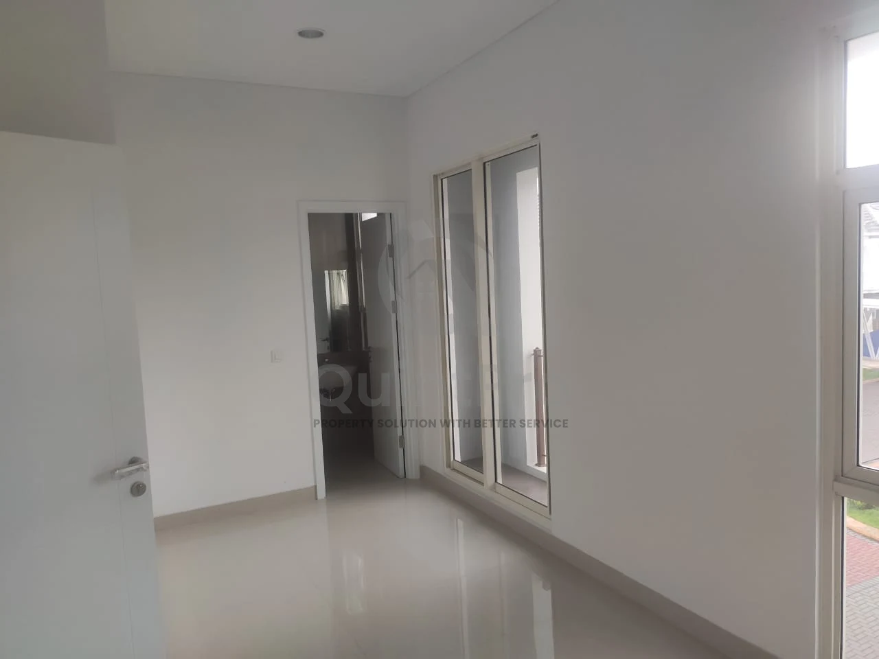 Rumah Modern 3KT di The Savia BSD City, Halaman Asri 2 Lantai — foto 5