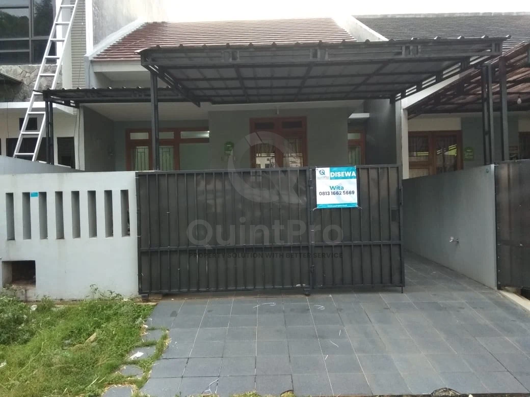 Rumah 3KT Disewa di Kencana Loka BSD City, Carport Luas Modern Minimalis