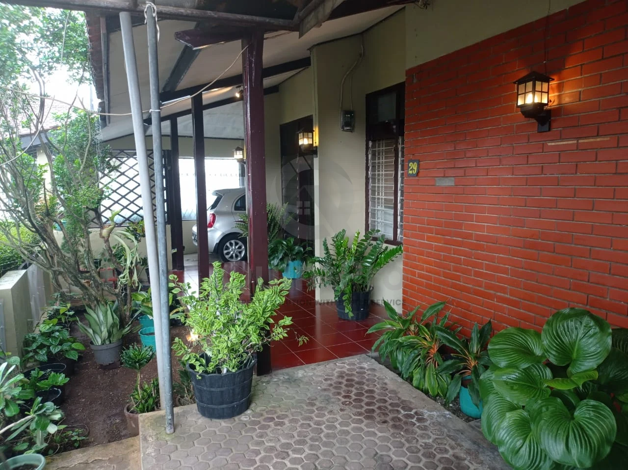 Rumah 4KT 250m² di Cianjur, 2 Lantai SHM Halaman Hijau Asri