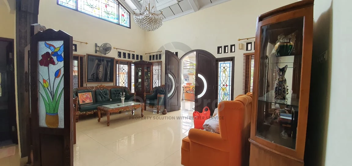 Rumah 5+1KT Disewa di Palem Semi Karawaci, 2 Lantai Semi-Furnished Halaman Asri — foto 4