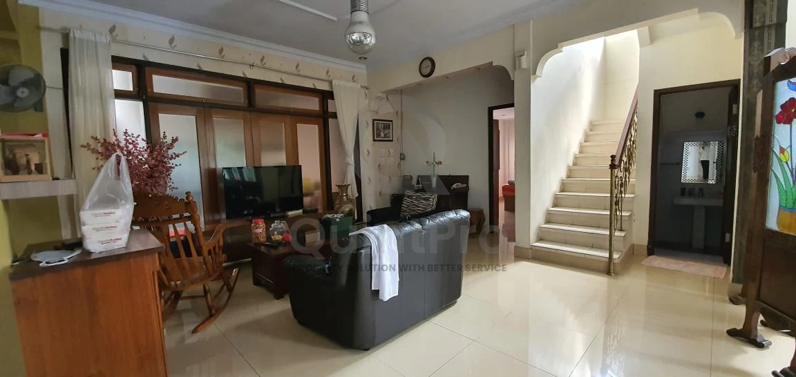 Rumah 5+1KT Disewa di Palem Semi Karawaci, 2 Lantai Semi-Furnished Halaman Asri — foto 5