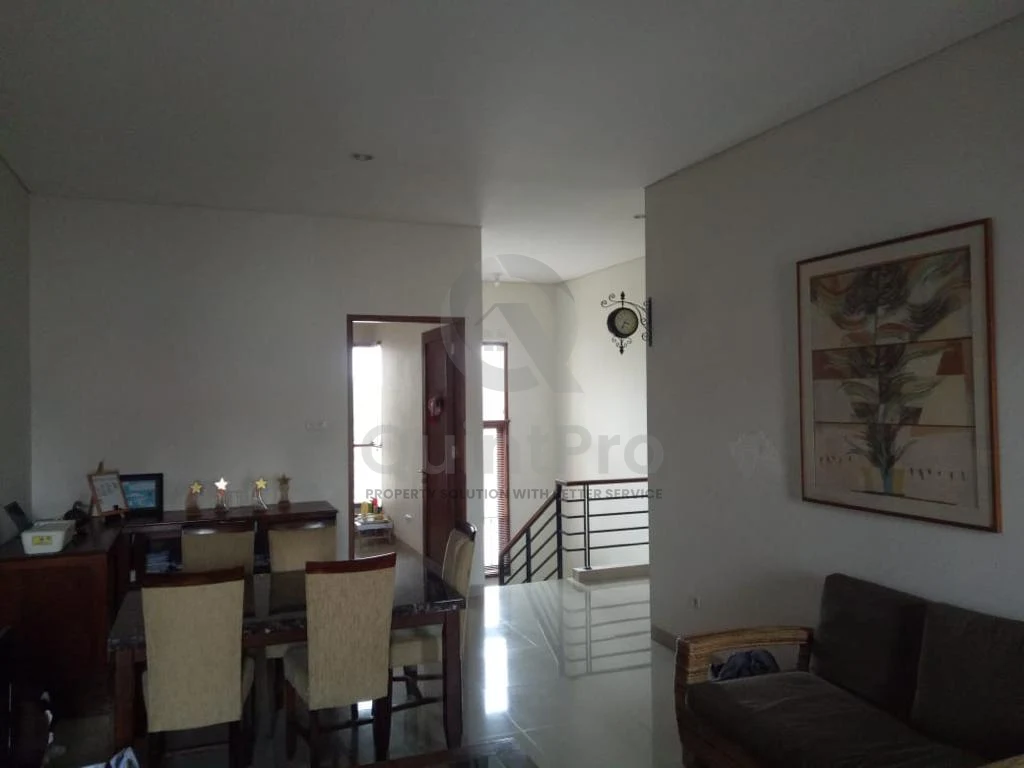 Rumah 4+1KT 2 Lantai di Bintaro Hijau Residence, One Gate SHM Bebas Banjir — foto 4
