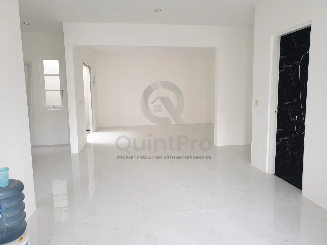 Rumah 4KT 2 Lantai di Bukit Chedi Karawaci, SHM Semi-Furnished Bebas Banjir — foto 3