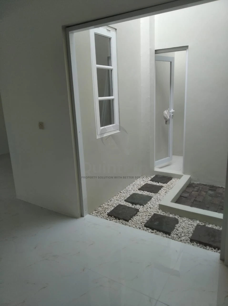 Rumah 4KT 2 Lantai di Bukit Chedi Karawaci, SHM Semi-Furnished Bebas Banjir — foto 4