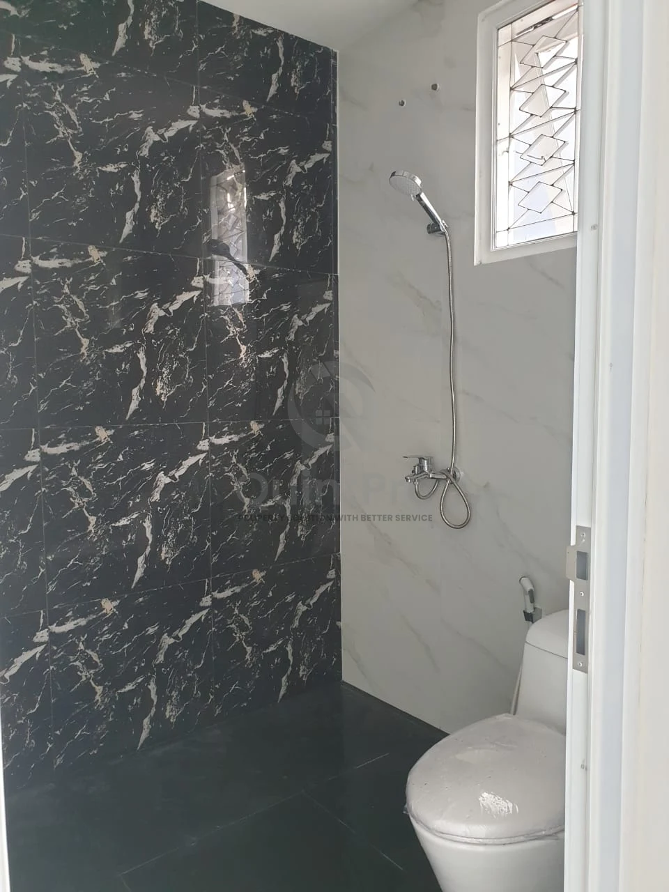 Rumah 4KT 2 Lantai di Bukit Chedi Karawaci, SHM Semi-Furnished Bebas Banjir — foto 5