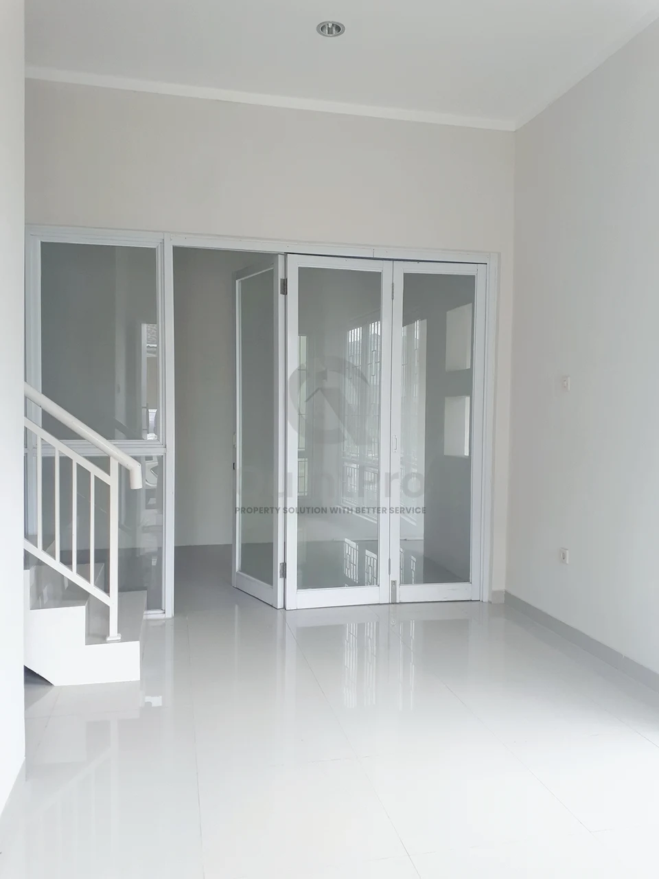 Rumah 3KT 2 Lantai Disewa di Serpong Grand Park BSD, Modern Minimalis — foto 3