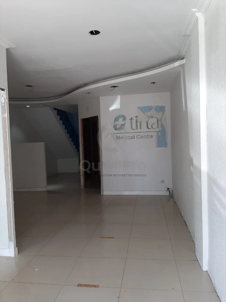 Ruko 3 Lantai Disewa di Melati Mas BSD, Listrik 18000W Strategis — foto 3