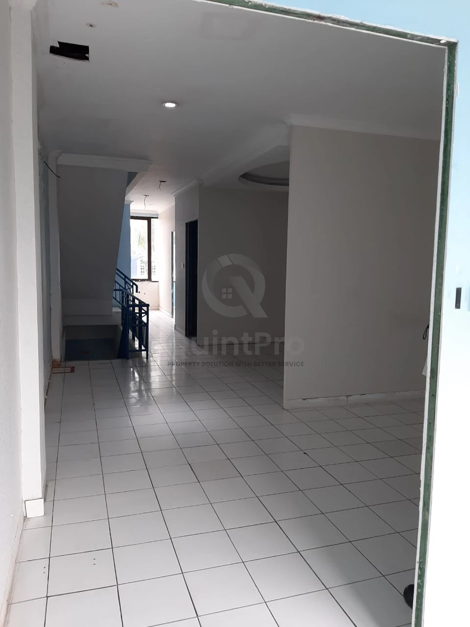 Ruko 3 Lantai Disewa di Melati Mas BSD, Listrik 18000W Strategis — foto 4