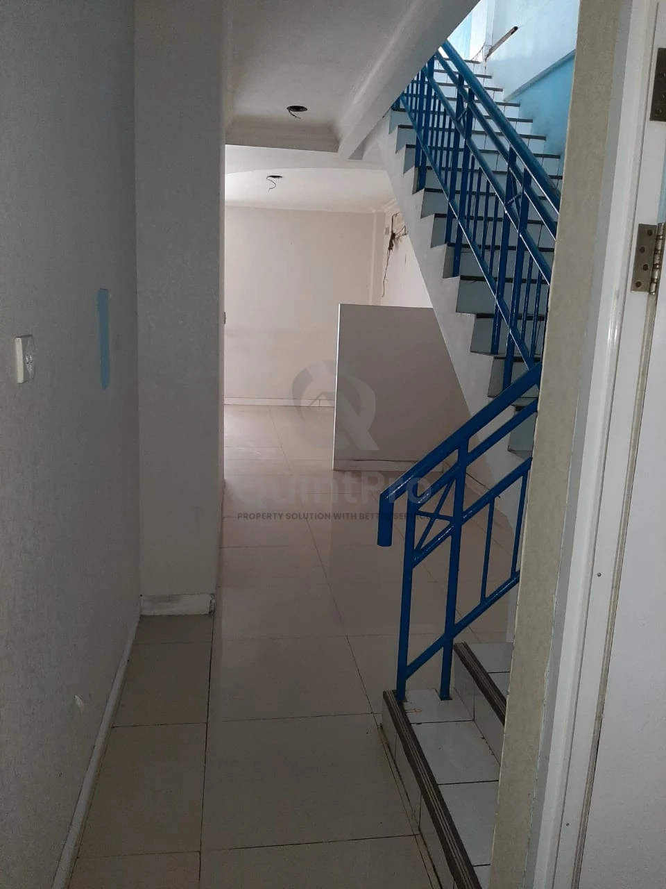 Ruko 3 Lantai Disewa di Melati Mas BSD, Listrik 18000W Strategis — foto 5