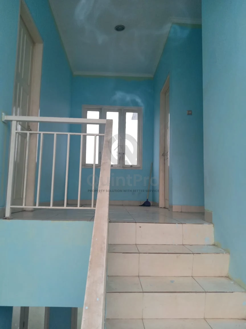 Rumah Modern 3KT 160m² di Puspitek Asri Serpong, 2 Lantai Desain Minimalis — foto 3