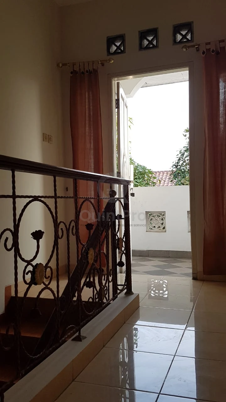 Rumah 3+1KT di Graha Raya Bintaro, 2 Lantai Balkon SHM Dekat Transmart — foto 4