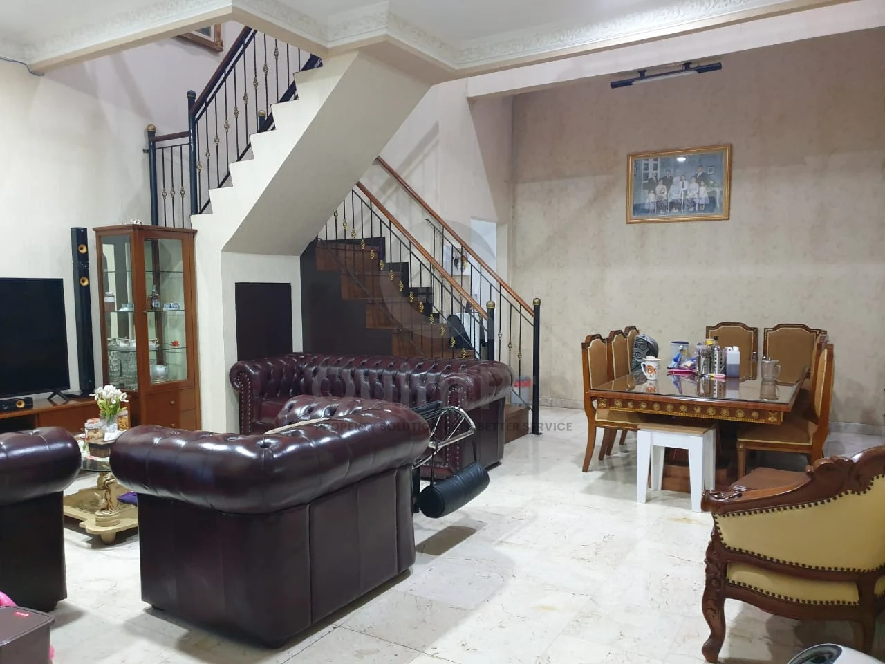 Rumah 7+2KT 2 Lantai di Ciputat Tangerang, Kolam Renang Halaman Luas SHM — foto 3