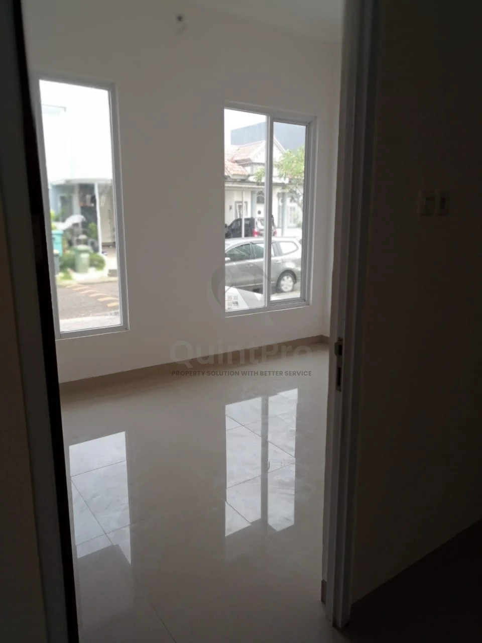 Rumah Modern 3+1KT 2 Lantai di Taman Chrysant BSD City, Halaman Luas Minimalis — foto 3
