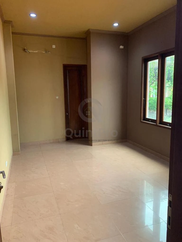 Rumah 5KT 337m² di Solange Residence Ciputat, 10 Menit MRT Lebak Bulus SHM — foto 3
