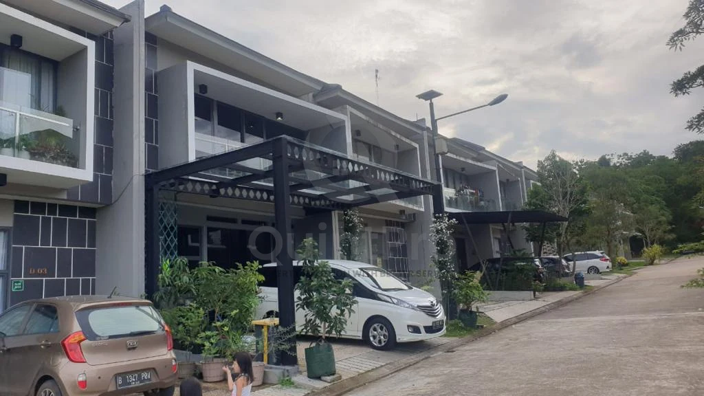 Rumah Modern 4KT 2 Lantai di Suradita Cisauk, SHM Kolam Renang Cluster — foto 2