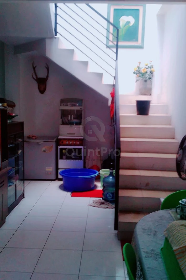 Rumah 3+1KT 120m² di Cendana Residence Pamulang, Halaman Hijau Asri SHM — foto 4