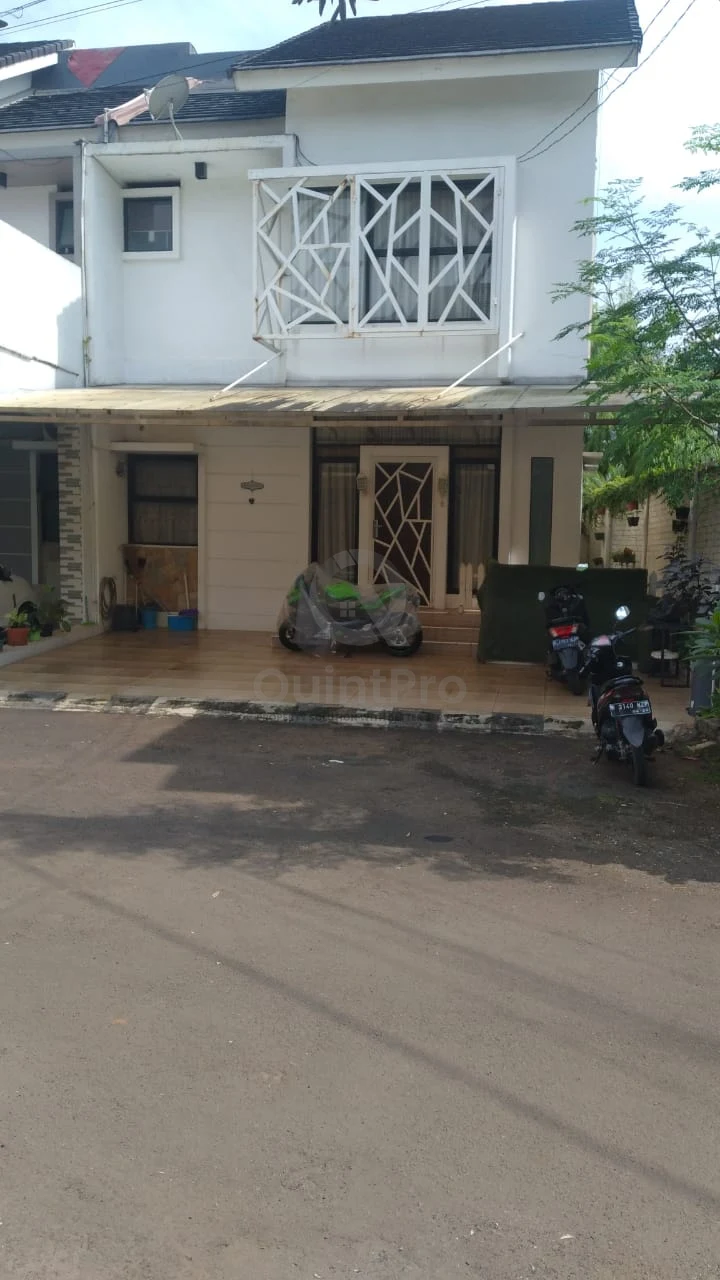 Rumah 3KT 200m² Disewa di Serpong Estate BSD City, 2 Lantai Siap Huni