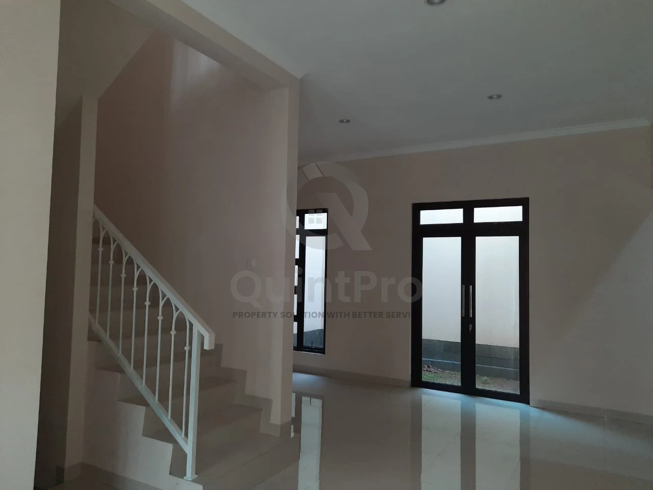 Rumah Modern 4+1KT di Puspita Loka BSD City, 2 Lantai SHM Desain Minimalis — foto 4
