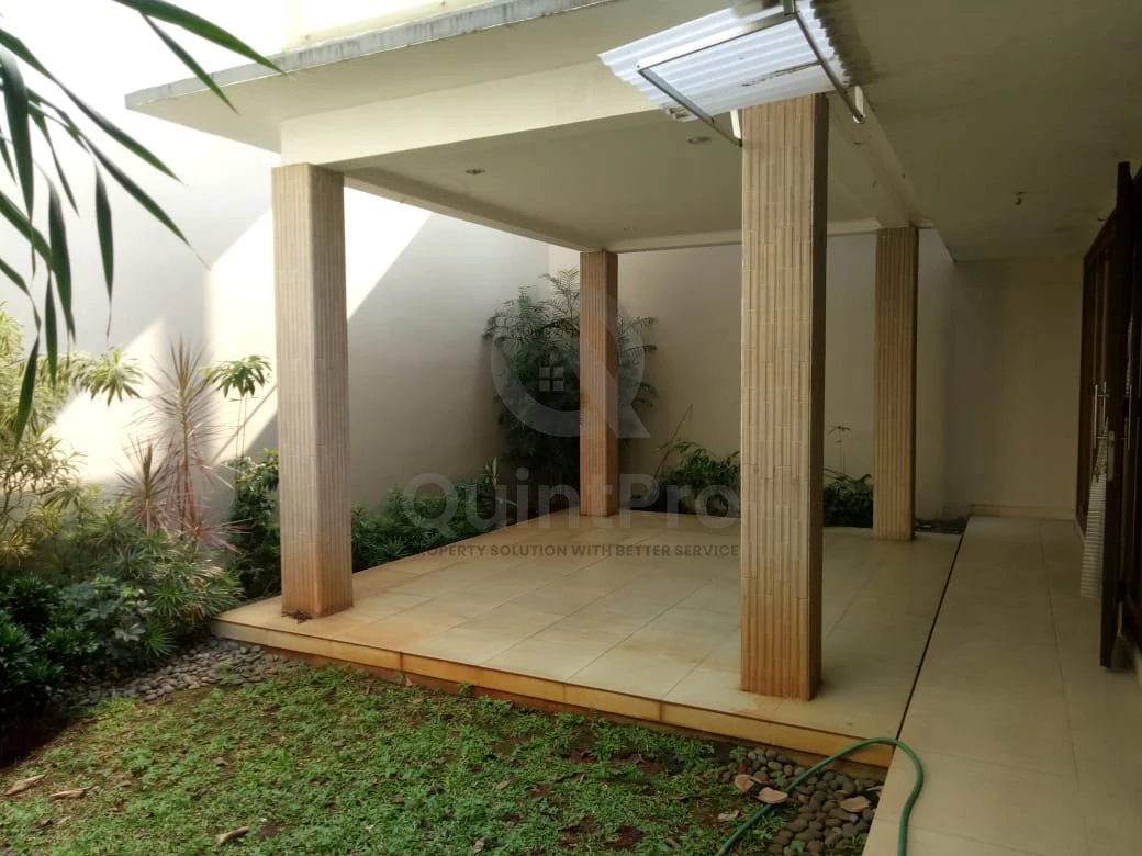 Rumah 4+1KT 230m² Onyx Alam Sutera BSD, 2 Lantai Modern Asri SHM