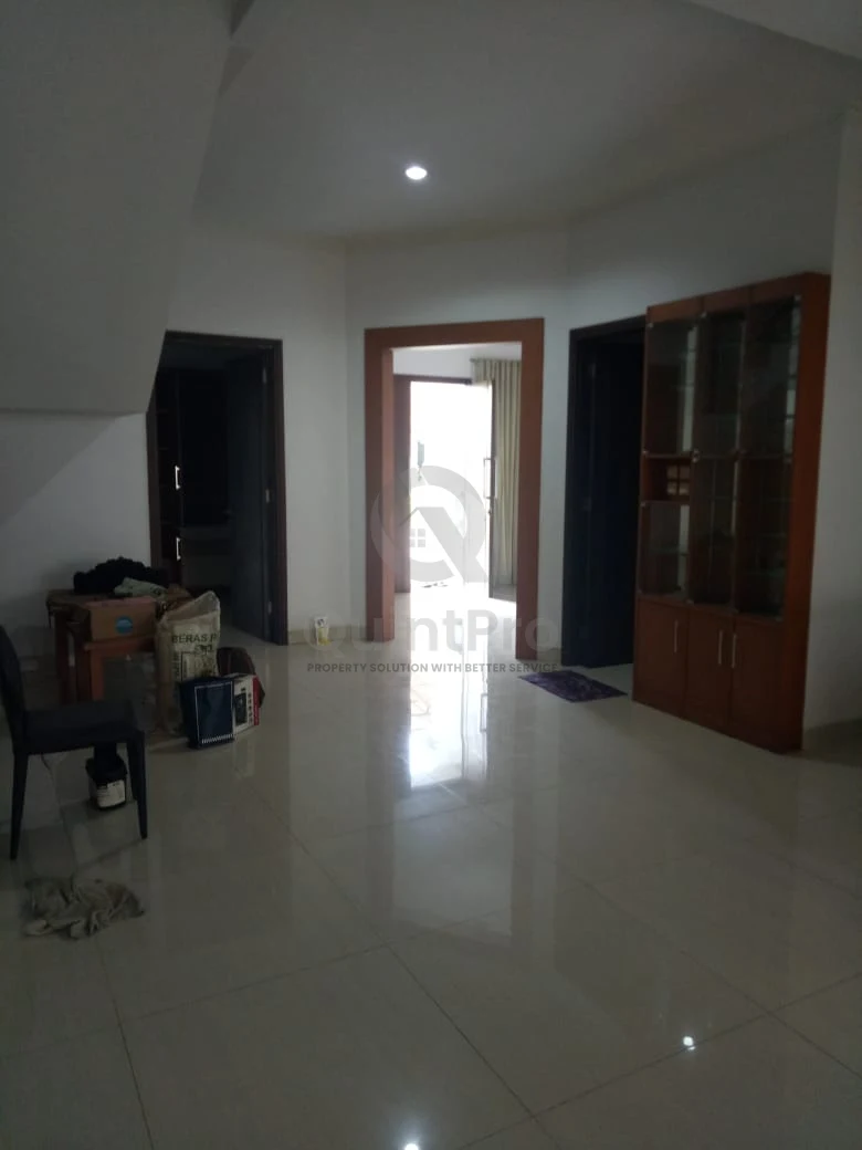 Rumah 4+1KT 230m² Onyx Alam Sutera BSD, 2 Lantai Modern Asri SHM — foto 2