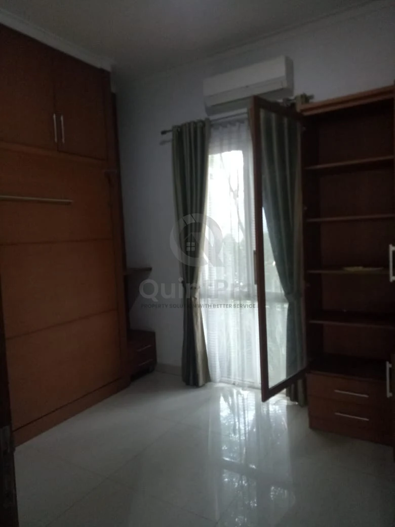 Rumah 4+1KT 230m² Onyx Alam Sutera BSD, 2 Lantai Modern Asri SHM — foto 3