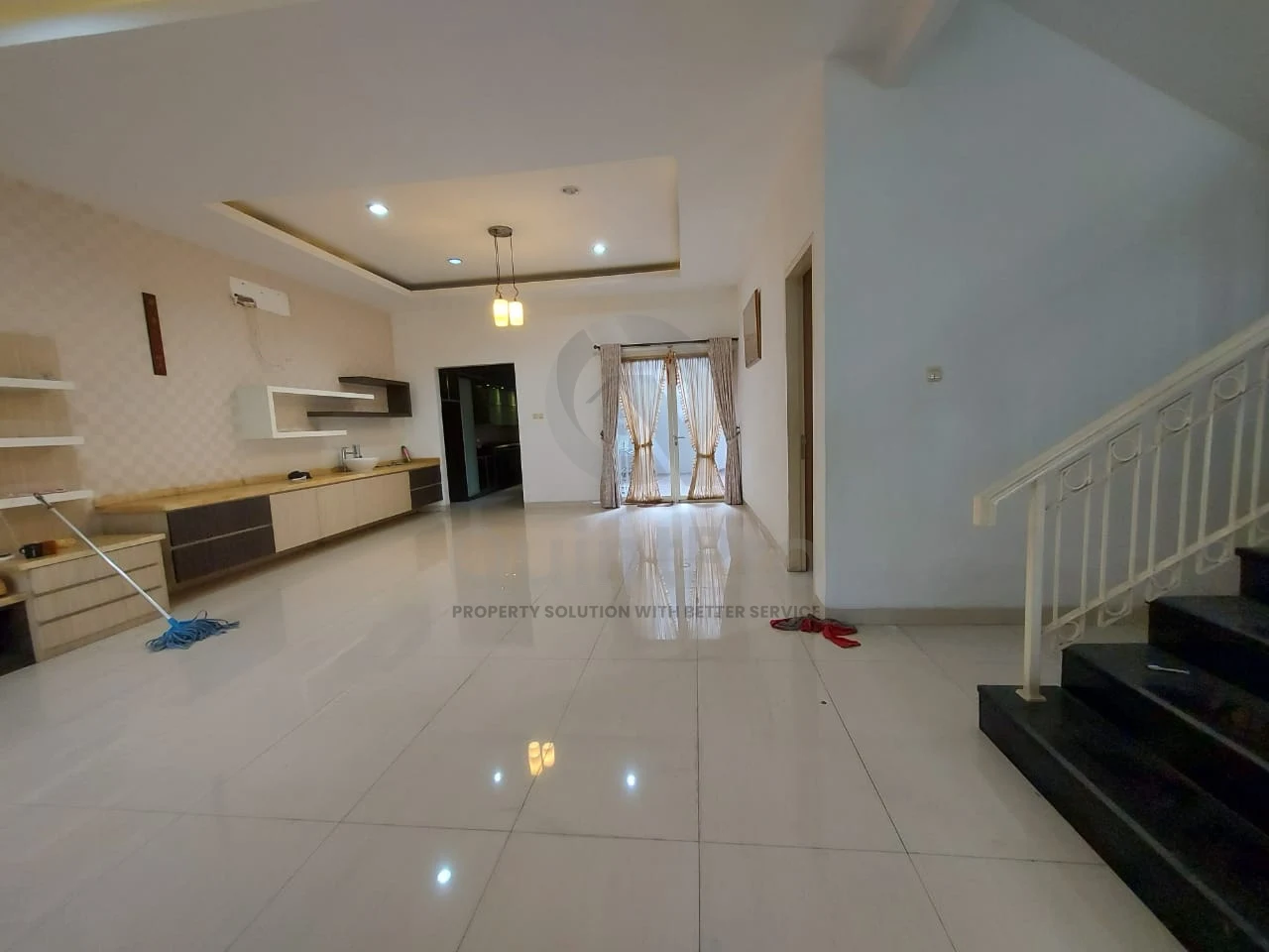 Rumah 3+1KT 300m² di Onyx Alam Sutera BSD, Modern 3 Lantai Dekat Tol Jakarta — foto 3