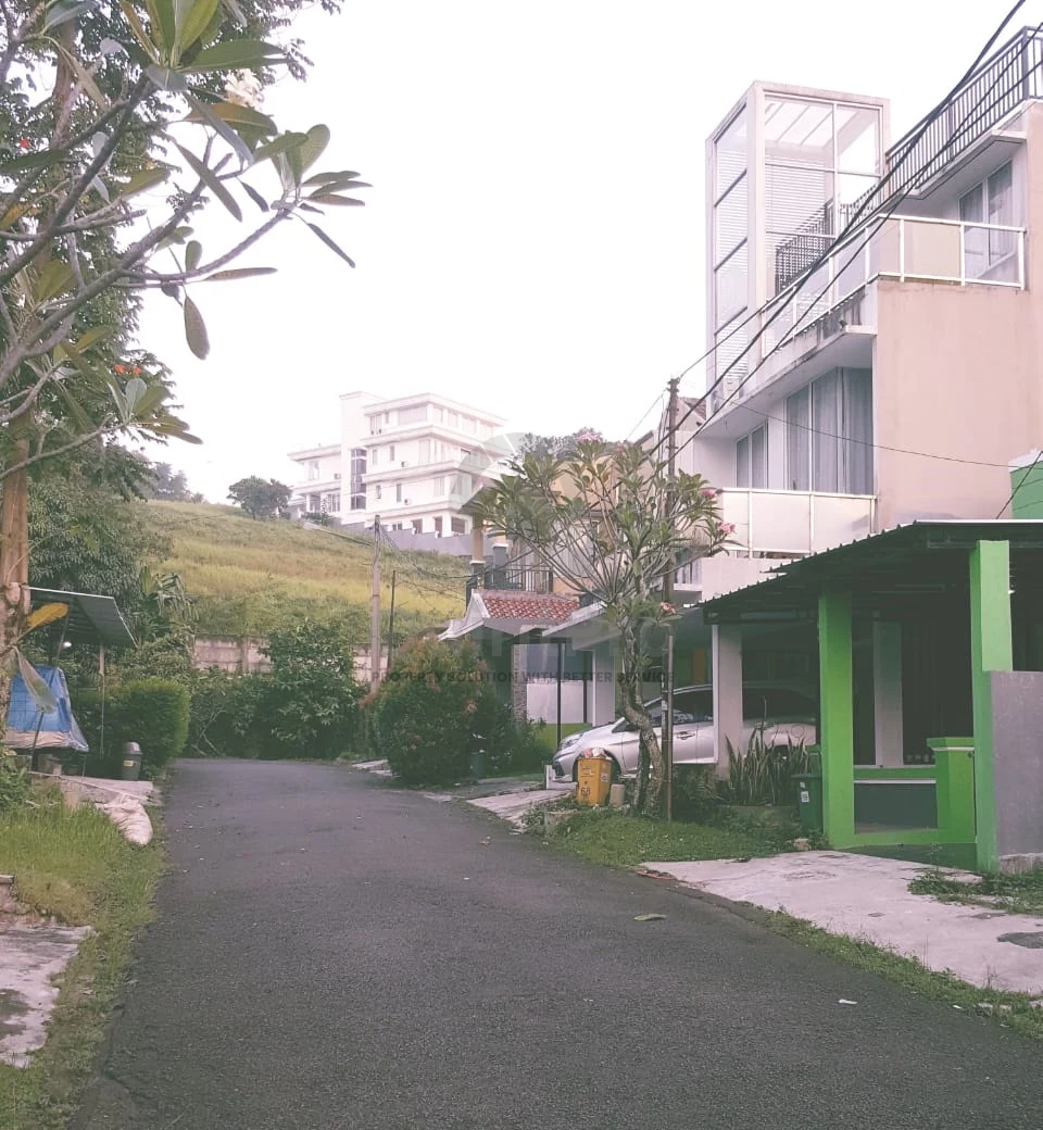 Rumah 6KT 3 Lantai 200m² Sentul City Bogor, Furnished SHM 3 Menit Jungleland