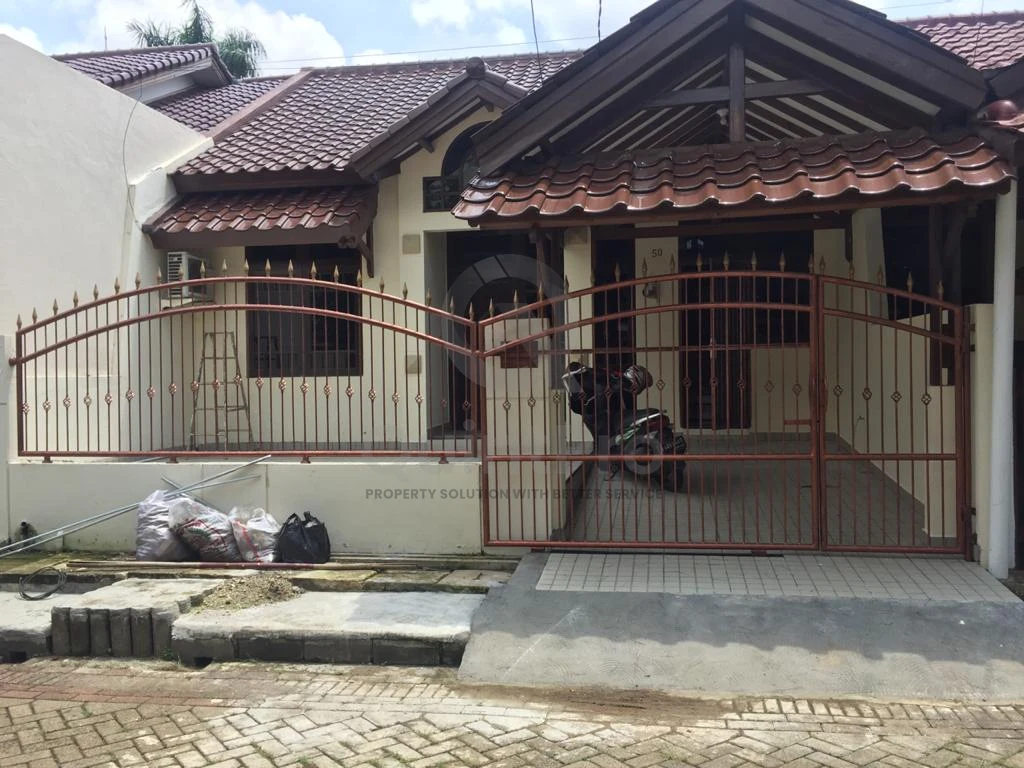 Rumah 4KT 3KM di Vila Melati Serpong, Gaya Klasik SHM 180m²