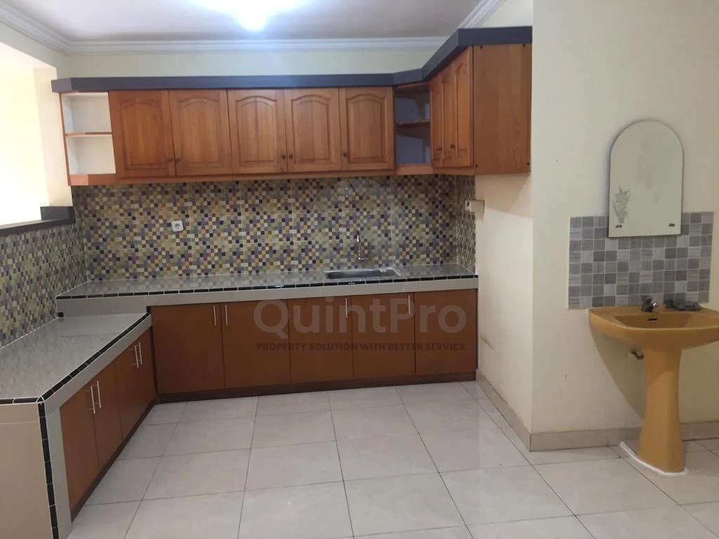 Rumah 4KT 3KM di Vila Melati Serpong, Gaya Klasik SHM 180m² — foto 4