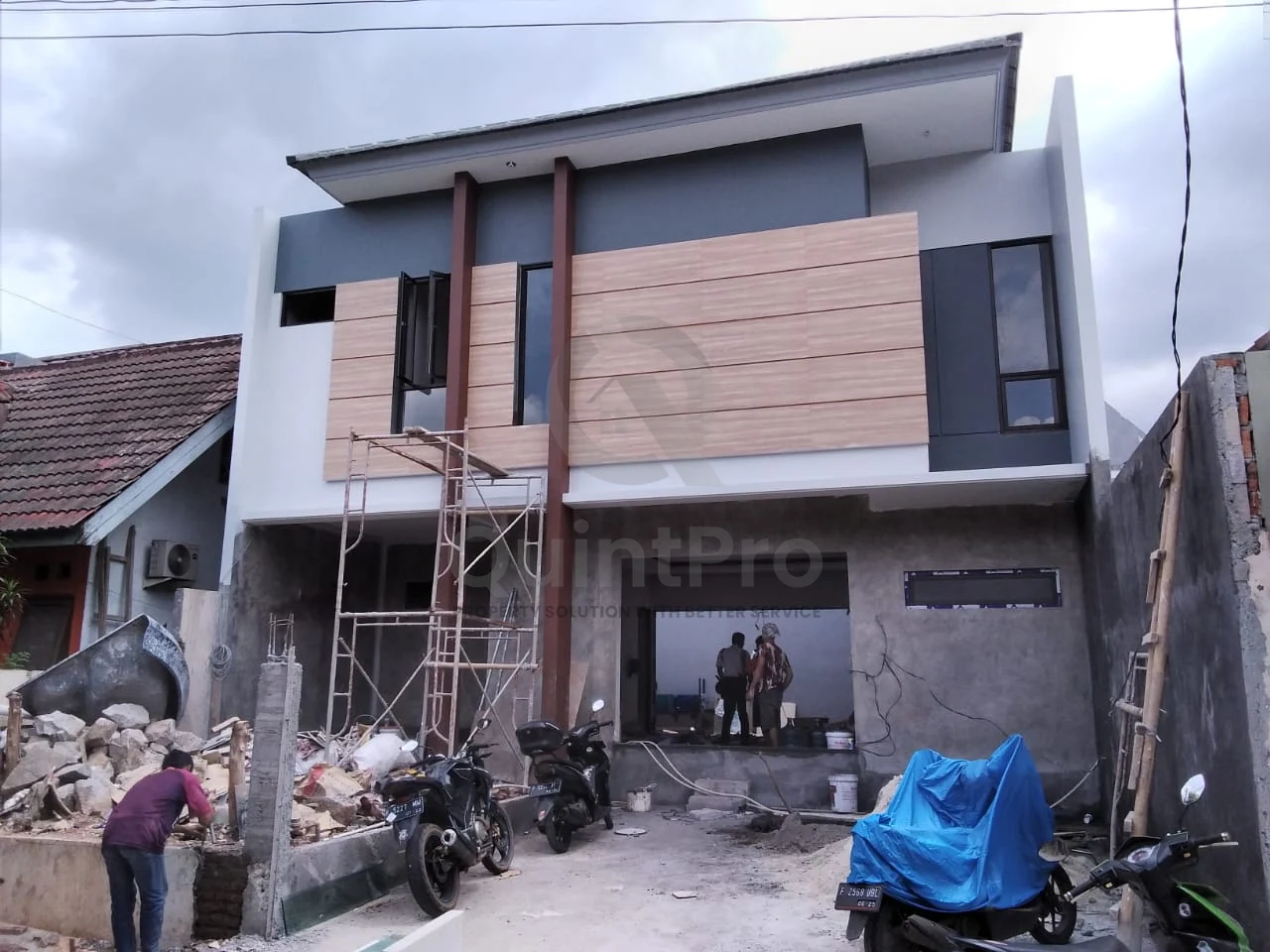 Rumah Modern 4+1KT di Griya Loka BSD City, 2 Lantai SHM Siap Huni