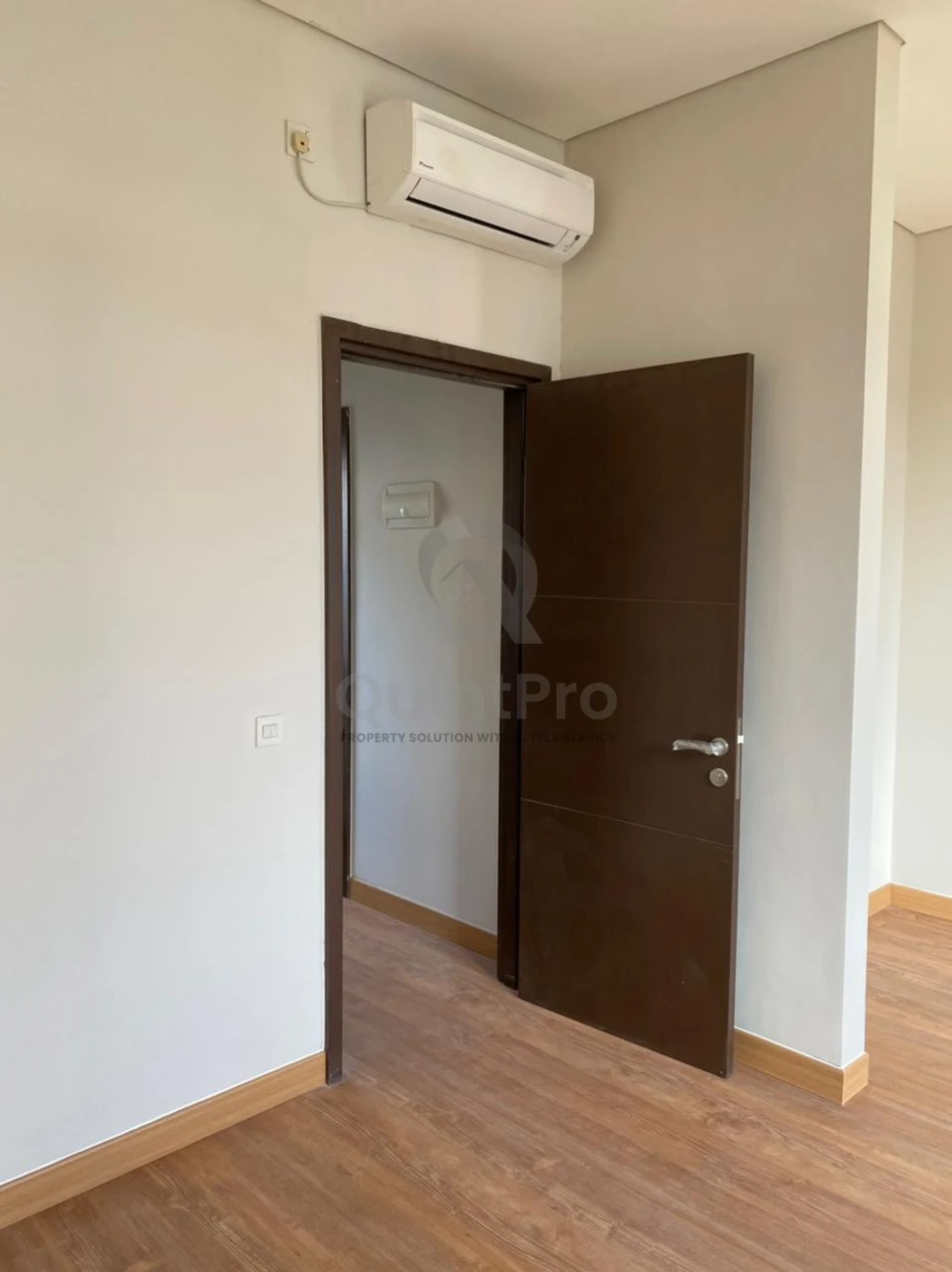 Rumah Modern 3KT 2 Lantai di Avezza Mozia BSD City, SHM Semi-Furnished — foto 4