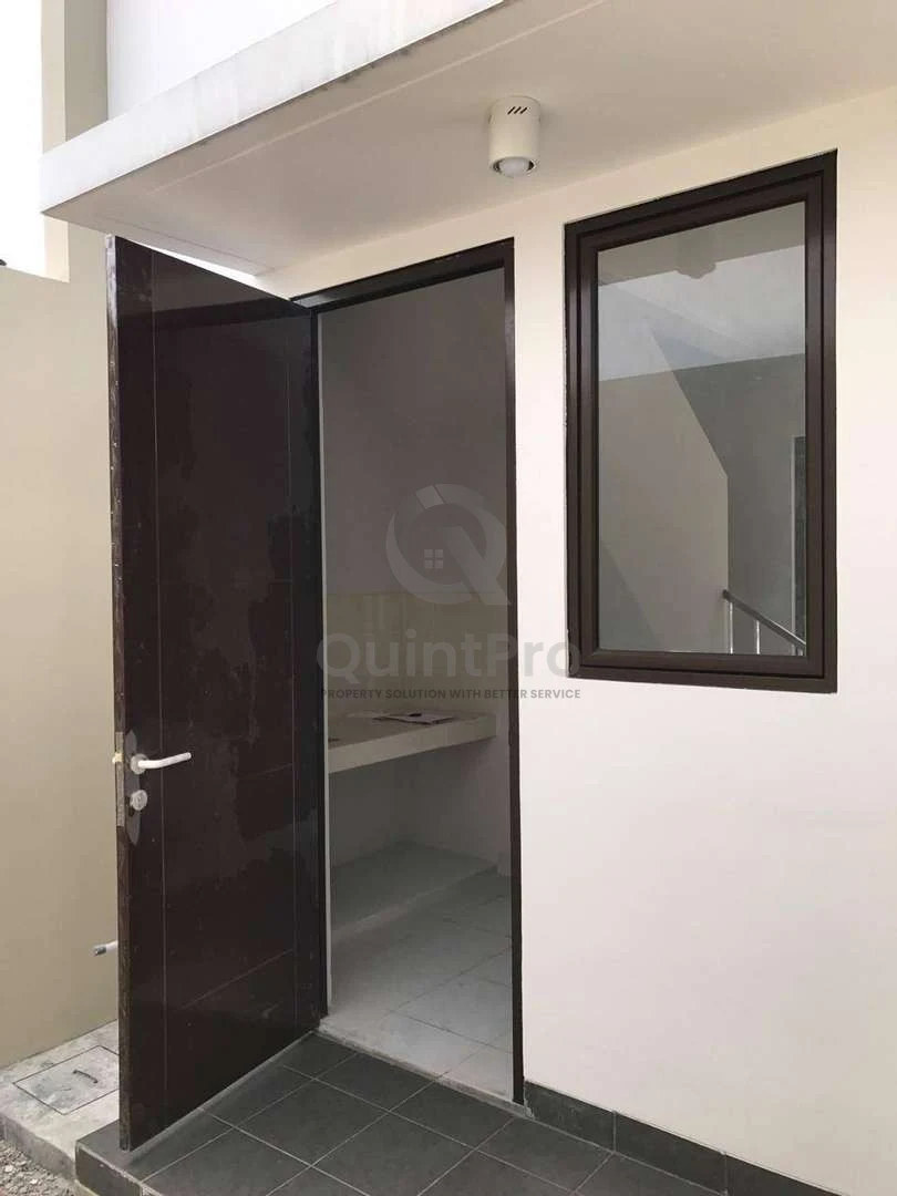 Rumah Modern 2+1KT di The Spring Serpong, Desain Minimalis 2 Lantai SHM — foto 5