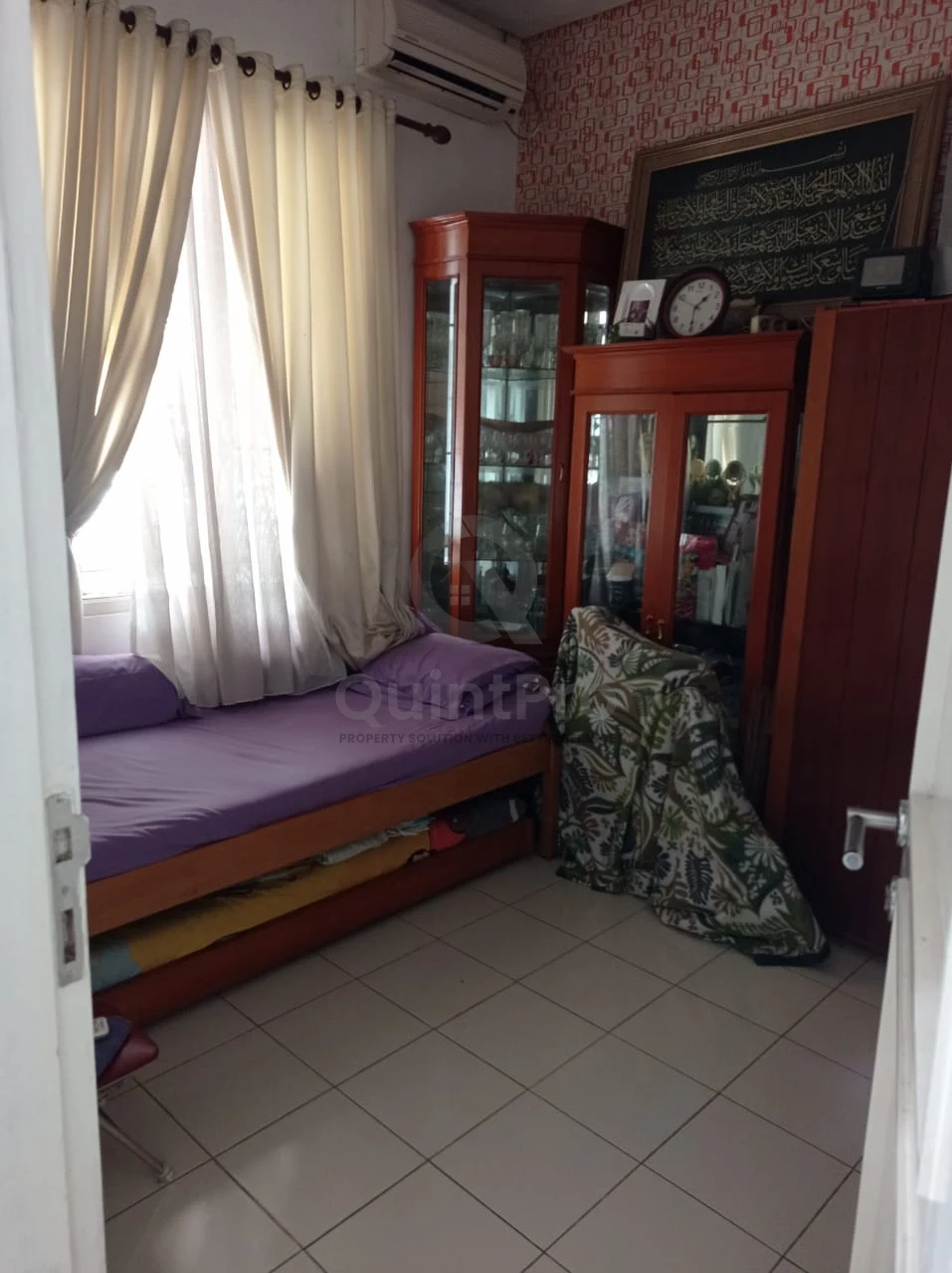 Rumah Modern 3KT 125m² di Neo Catalonia Nusa Loka BSD, Halaman Hijau Asri SHM — foto 4